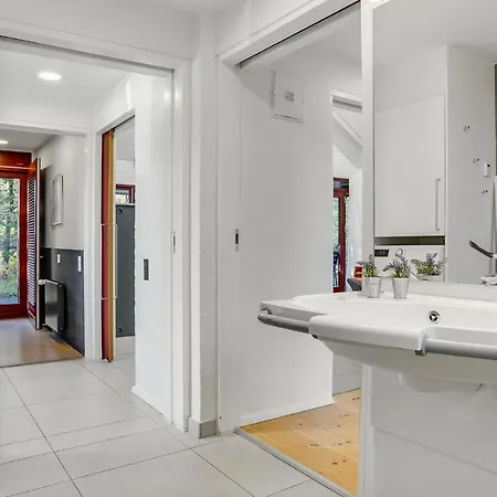 2 Bedroom In Грена